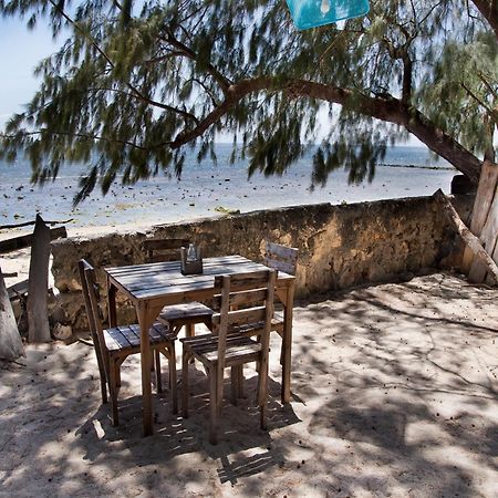 Cemara Beachfront Suite Mondu Kültér fotó