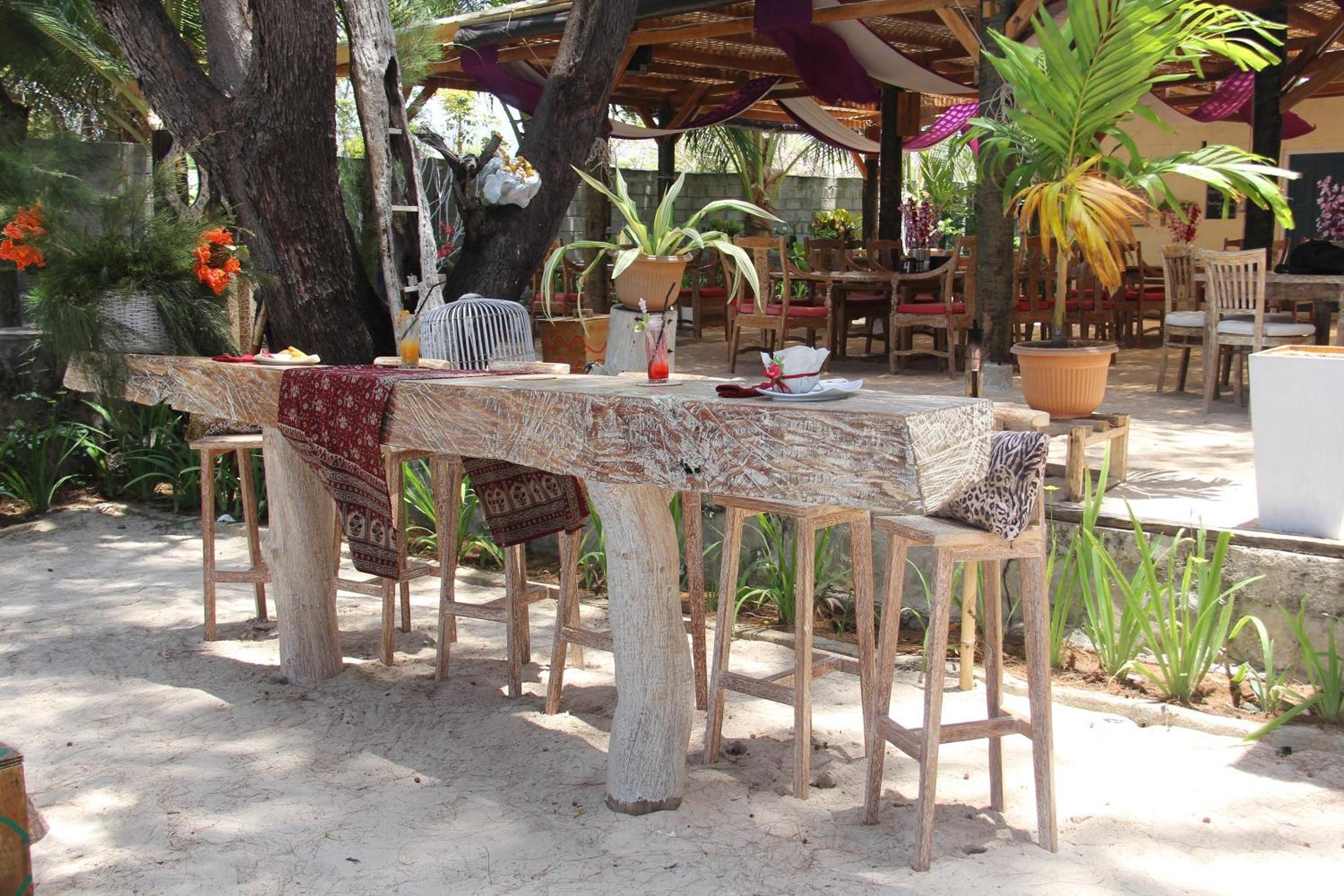 Cemara Beachfront Suite Mondu Kültér fotó