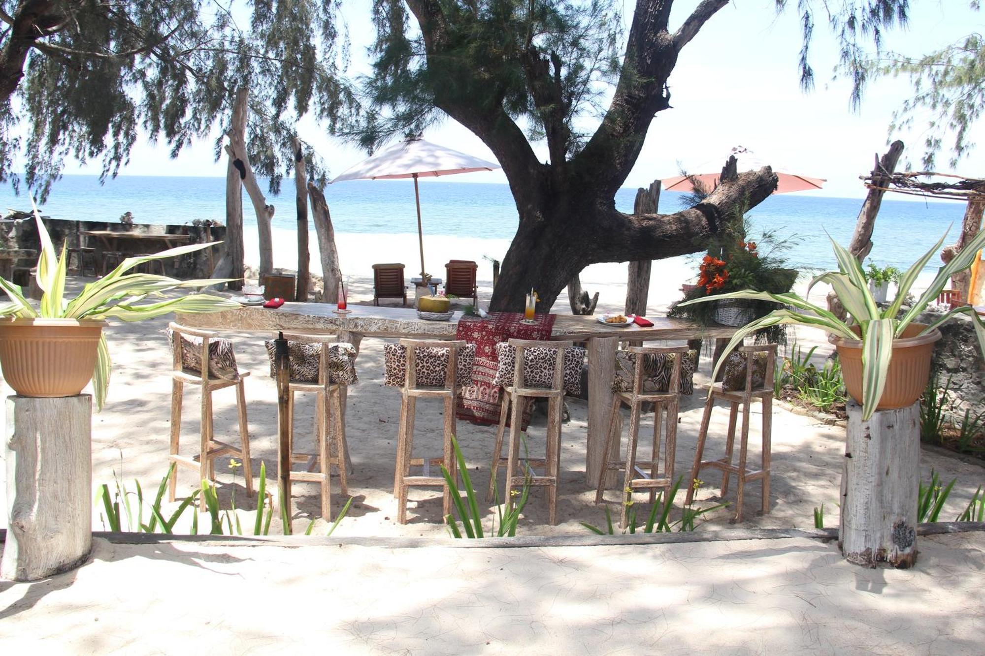 Cemara Beachfront Suite Mondu Kültér fotó