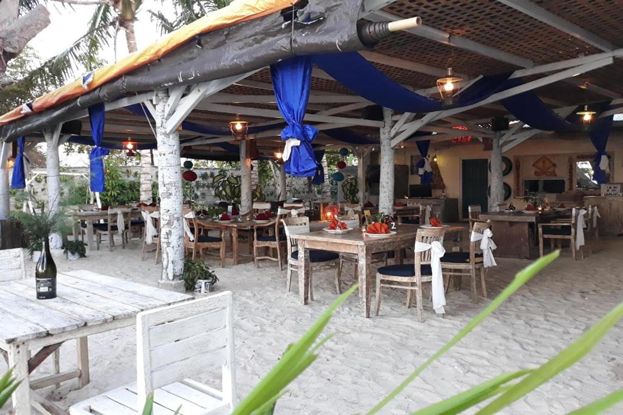 Cemara Beachfront Suite Mondu Kültér fotó