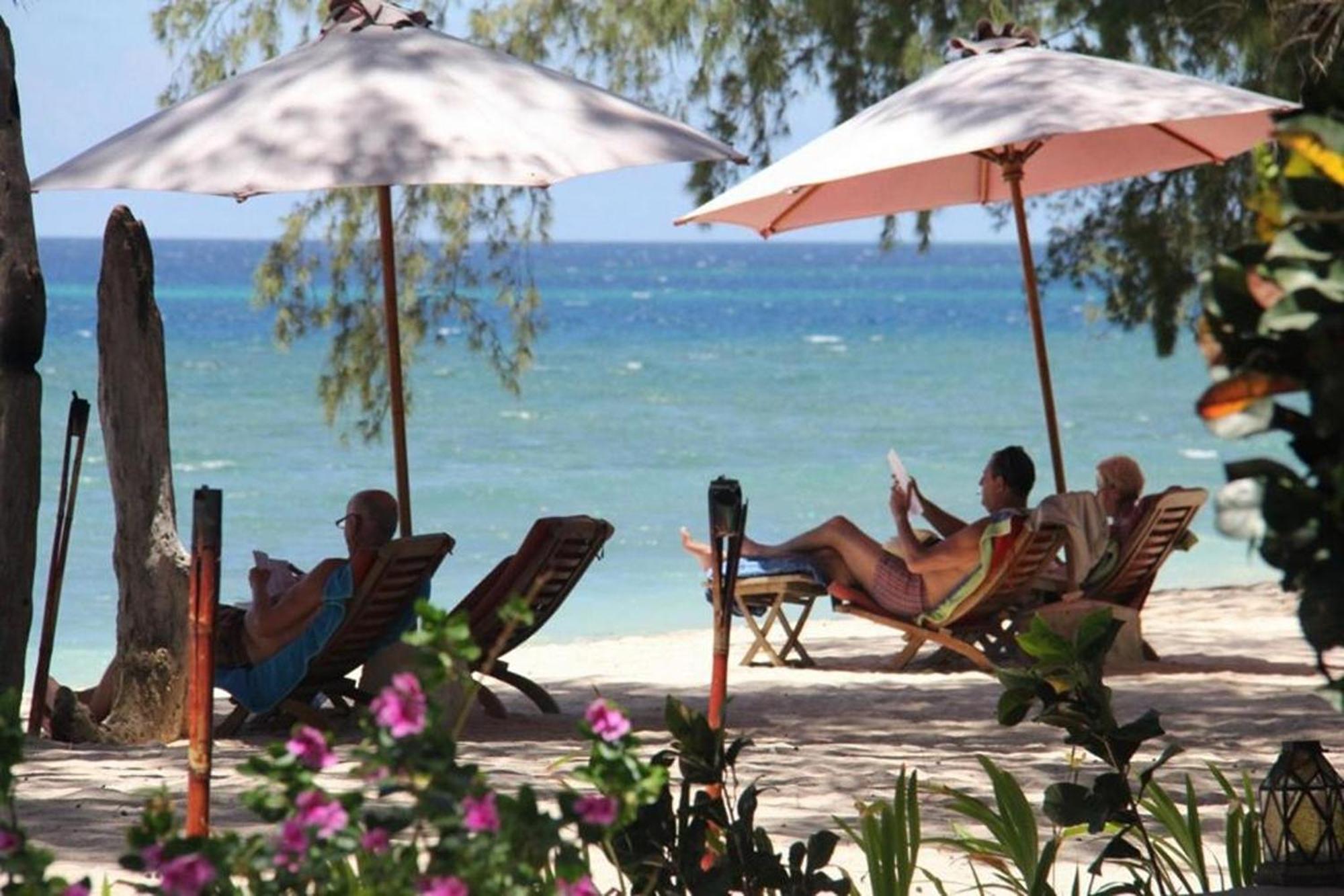 Cemara Beachfront Suite Mondu Kültér fotó