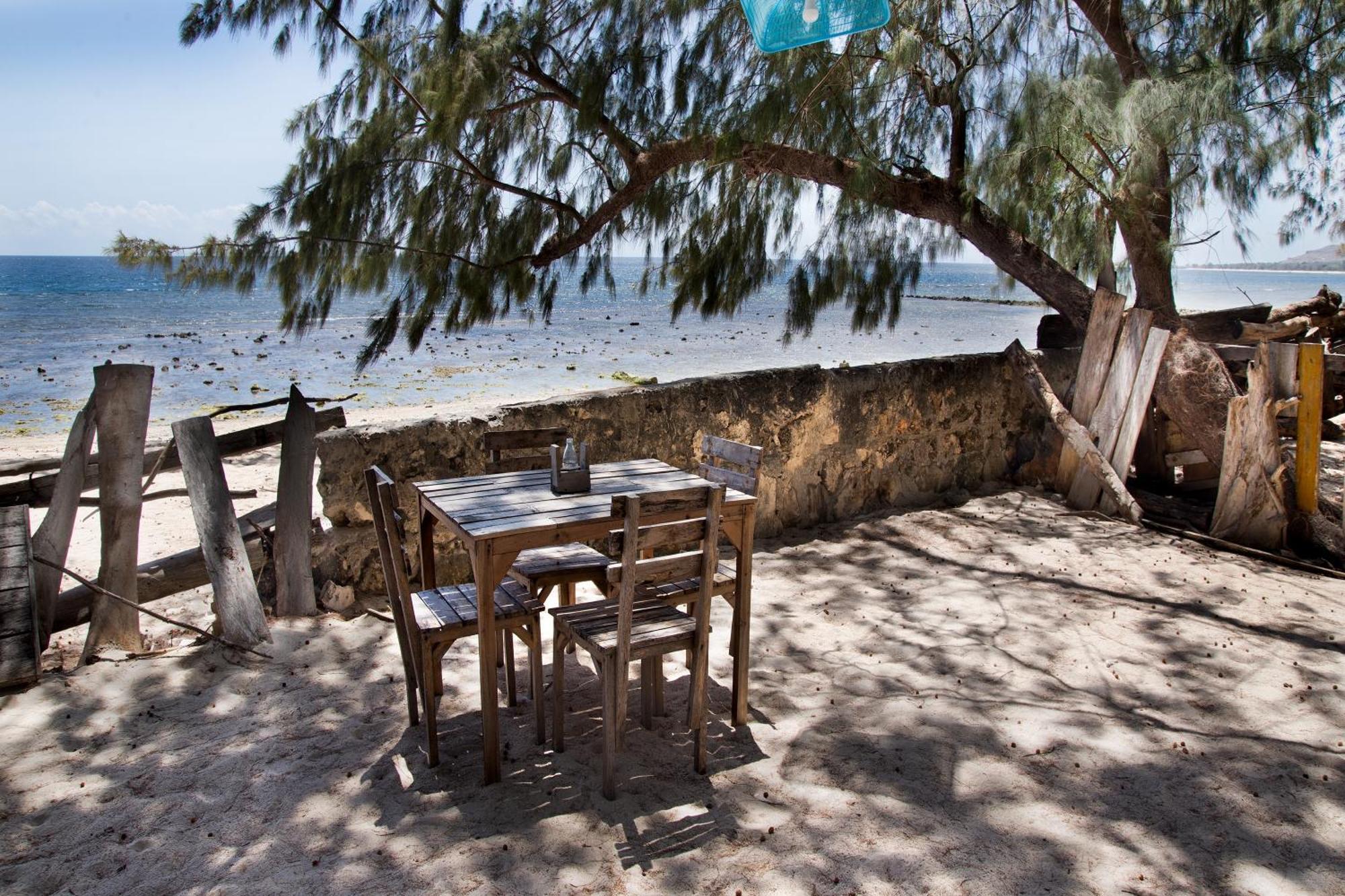 Cemara Beachfront Suite Mondu Kültér fotó